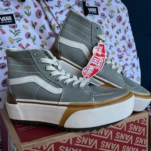 Vans WMNS Sk8-Hi Tapered
Canvas Green Milieu
VN0005U2VV2
Platforms Sneakers - Picture 6 of 16